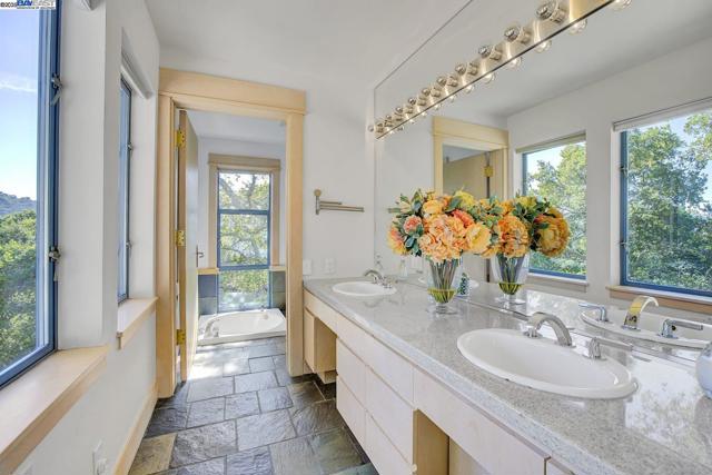 319 Tappan Ter, Orinda CA: https://media.crmls.org/mediaz/5d5b2f11-26fa-4a65-8c3a-ebefe54169f2.jpg