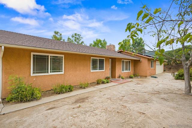19602 Santee Lane, Valley Center CA: https://media.crmls.org/mediaz/5d5bcdda-d629-422e-8c4e-2ee35abab245.jpg