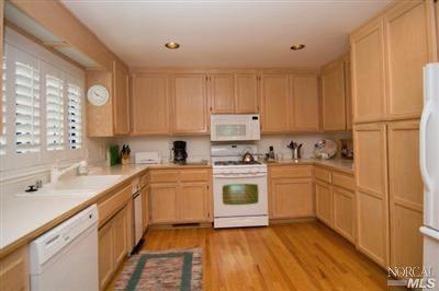 1 Burgundy Way, Yountville CA: https://media.crmls.org/mediaz/5d5c0795-3f8c-498d-a49f-f5d98f156b30.jpg