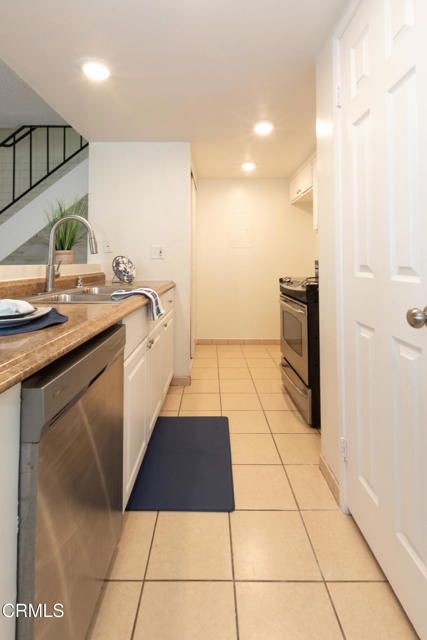 Detail Gallery Image 12 of 29 For 1231 Saratoga Ave, Ventura,  CA 93003 - 2 Beds | 1 Baths