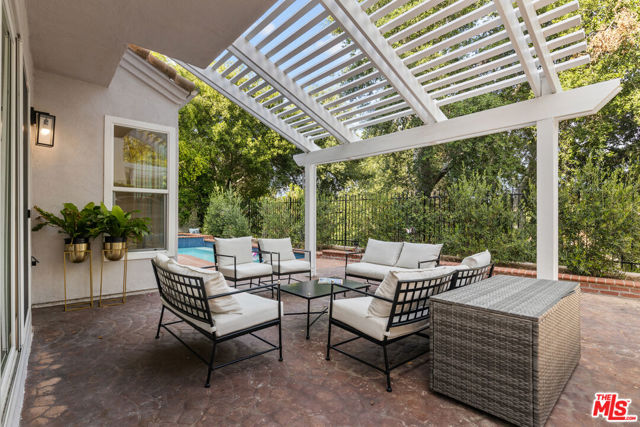 4370 Park Monte Nord, Calabasas CA: https://media.crmls.org/mediaz/5d5cc331-6874-4c3a-83f1-ecb545250e48.jpg