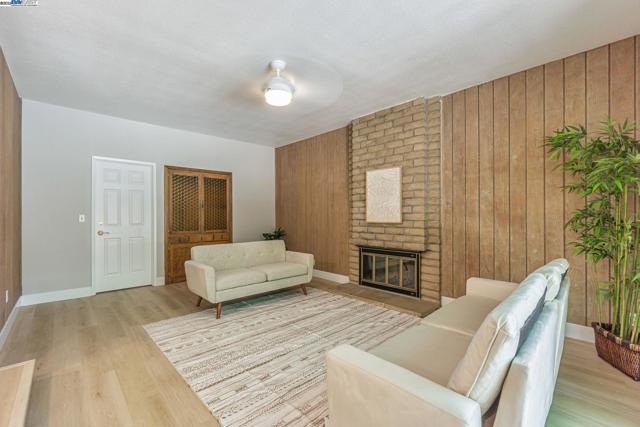 36 Barcelona Ct, Danville CA: https://media.crmls.org/mediaz/5d5df2e3-1a44-49c7-89f4-c85c4a0e25b0.jpg