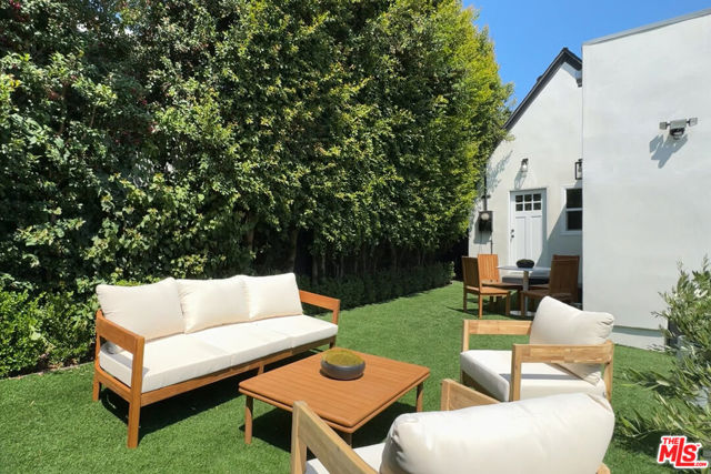 1363 S Curson Avenue, Los Angeles CA: https://media.crmls.org/mediaz/5d5e4d72-f0e3-4b4e-a7c1-184ae0f96a11.jpg