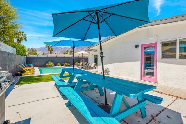 963 S Paseo Caroleta, Palm Springs CA: https://media.crmls.org/mediaz/5d5f265f-ce8c-4a12-9e93-29521b595499.jpg