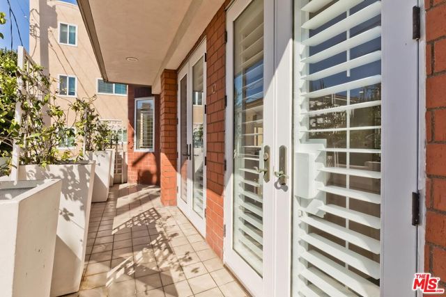 121 North Almont Drive, 205 photo 6
