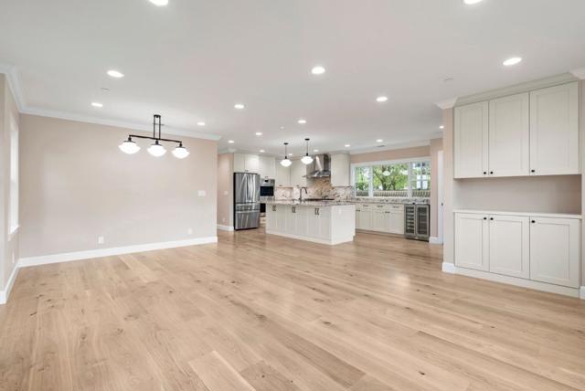 30 16th Avenue, San Mateo CA: https://media.crmls.org/mediaz/5d5f66bf-17bc-4922-9606-181c91db5c6a.jpg