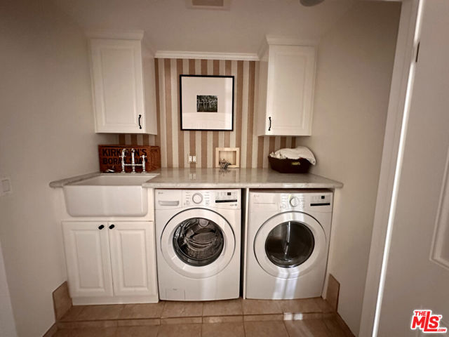 12722 Halkirk Street, Studio City CA: https://media.crmls.org/mediaz/5d5f8266-115a-433a-8aef-7f8c23ddeacf.jpg