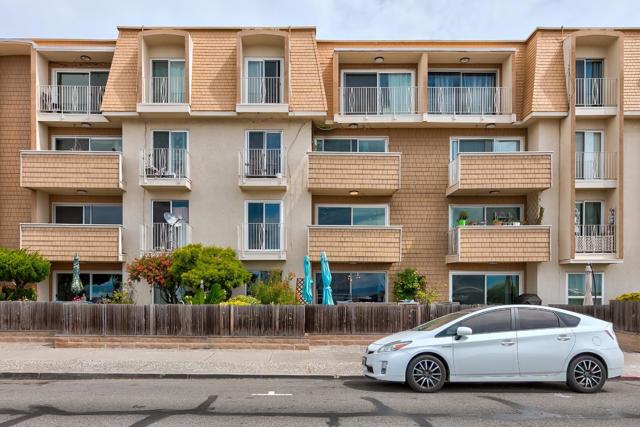 933 Shoreline Drive, Alameda CA: https://media.crmls.org/mediaz/5d5faeb2-5f5a-4c3e-9768-5bbda0adbf2c.jpg