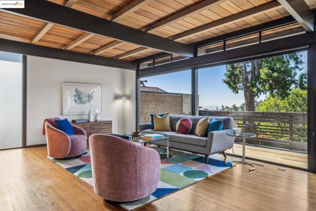 5855 Chelton Dr, Oakland CA: https://media.crmls.org/mediaz/5d5fb606-9c0e-4d83-836d-b71f2647ba7b.jpg