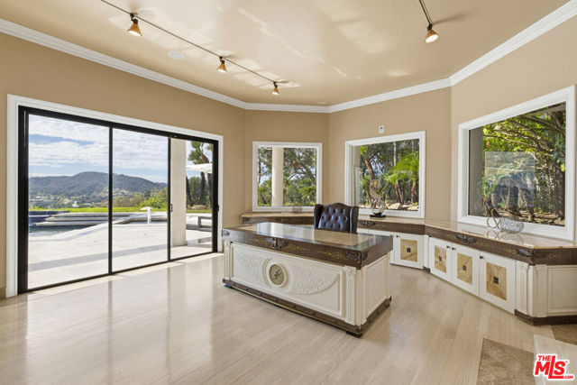 24366 La Masina Court, Calabasas CA: https://media.crmls.org/mediaz/5d5ff5e3-4555-419e-af6e-fb81d4519493.jpg