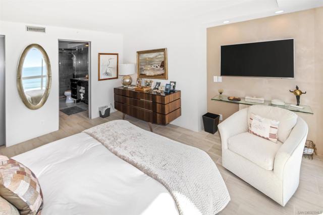 1780 Avenida Del Mundo, Coronado CA: https://media.crmls.org/mediaz/5d607c52-11f8-4ff8-a1ec-f50e3e47f0bb.jpg