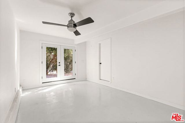 1434 24th Street, Santa Monica CA: https://media.crmls.org/mediaz/5d60dc40-da1a-4c60-9bfb-6286096d8c57.jpg