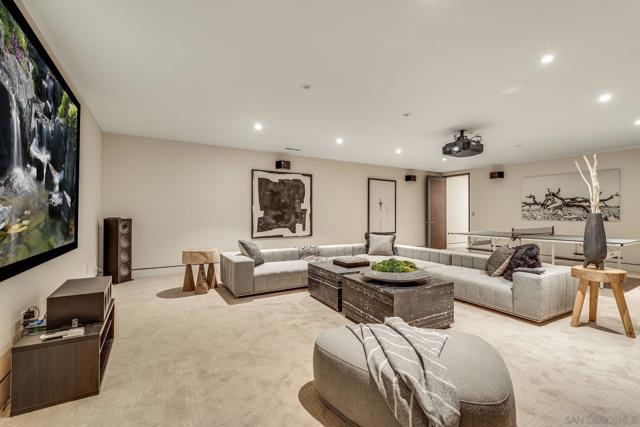 8070 La Jolla Scenic Dr N, La Jolla CA: https://media.crmls.org/mediaz/5d60e009-0960-40fd-bac7-1b33b429a5e0.jpg