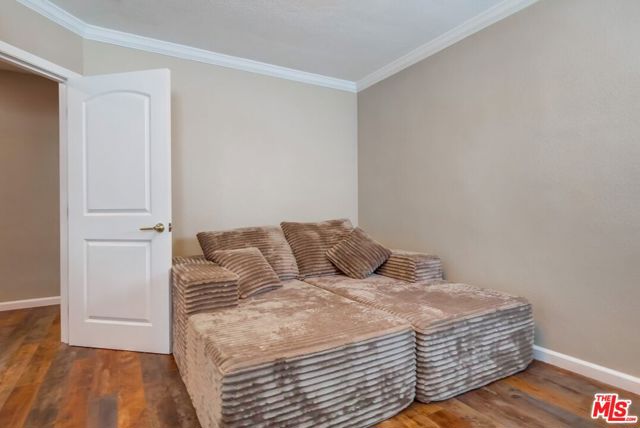 7220 10th Avenue, Los Angeles CA: https://media.crmls.org/mediaz/5d610dc6-c792-47de-a58a-9aaf8170c0ff.jpg