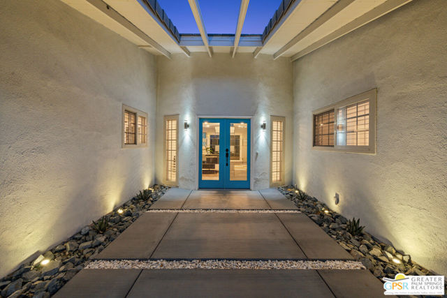 2002 S Bobolink Lane, Palm Springs CA: https://media.crmls.org/mediaz/5d611a75-f10f-487a-881e-ceb7f6159356.jpg