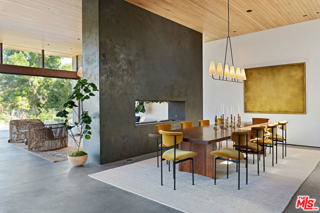 6708 Wildlife Road, Malibu CA: https://media.crmls.org/mediaz/5d6281bd-ba69-4ba4-adf4-a8e94bdbcdb4.jpg