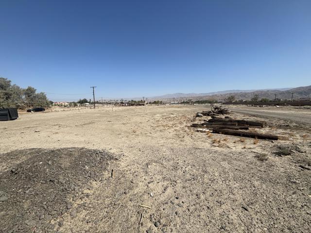 79505 Avenue 38, Indio CA: https://media.crmls.org/mediaz/5d628266-7894-4792-862c-719e0424133b.jpg
