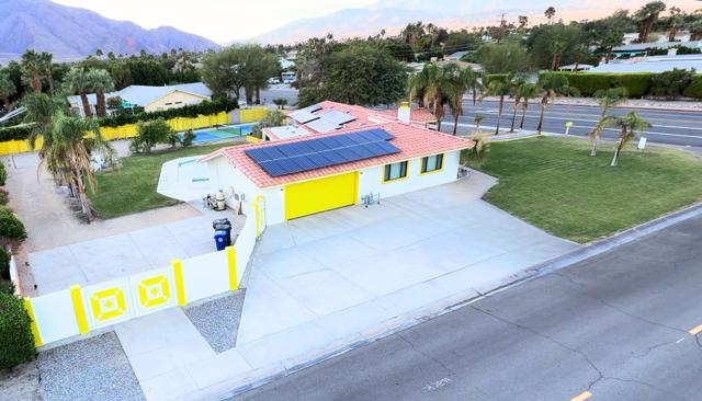 2099 E Racquet Club E Road, Palm Springs CA: https://media.crmls.org/mediaz/5d62b2b8-b1a6-49d8-8ac2-b61d659b5368.jpg