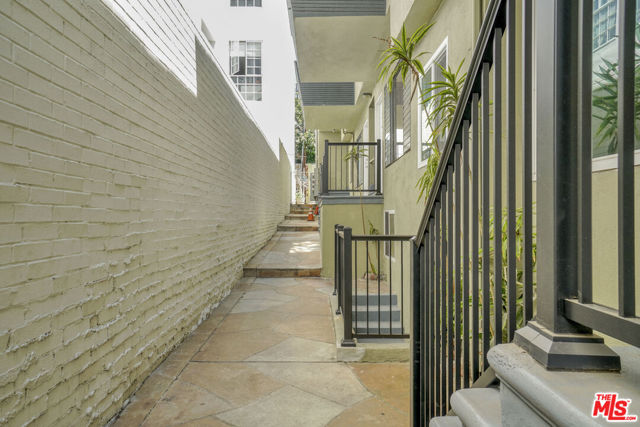 8231 De Longpre Avenue, West Hollywood CA: https://media.crmls.org/mediaz/5d62e408-72d1-44cc-b1e1-0d900b6ffb46.jpg