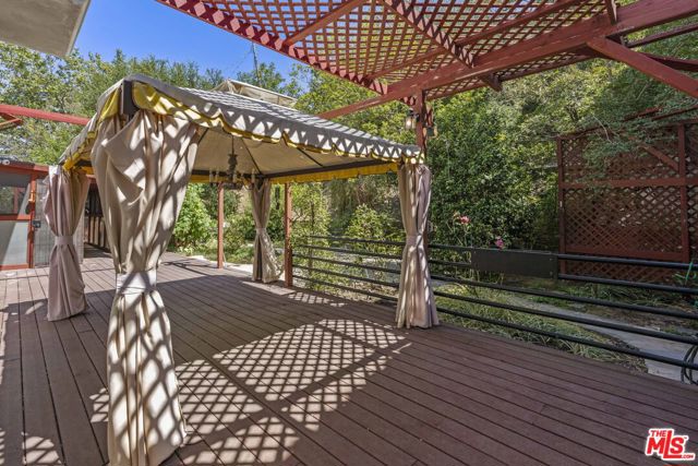 3740 Multiview Drive, Los Angeles CA: https://media.crmls.org/mediaz/5d632851-f13e-4a03-bbf5-91e9dc02ae45.jpg