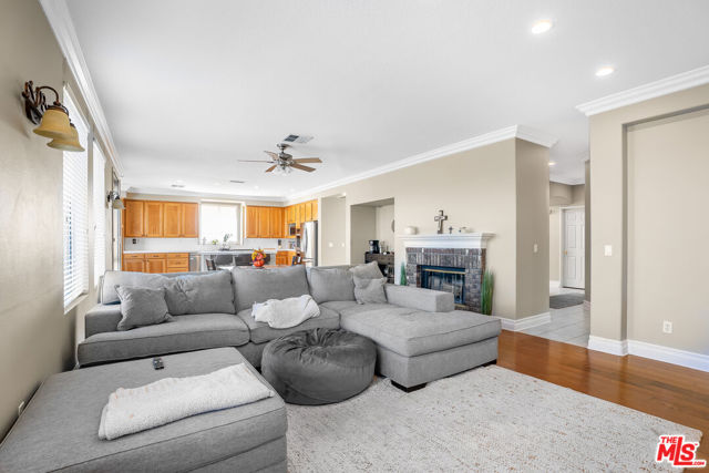 28804 Sugar Bliss Place, Santa Clarita CA: https://media.crmls.org/mediaz/5d63307a-b632-49da-86d7-4d4c5546e794.jpg