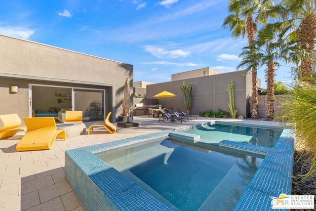 1065 Dane Drive, Palm Springs CA: https://media.crmls.org/mediaz/5d63512f-d14a-4fc5-a5d0-4ca304f3e7ff.jpg