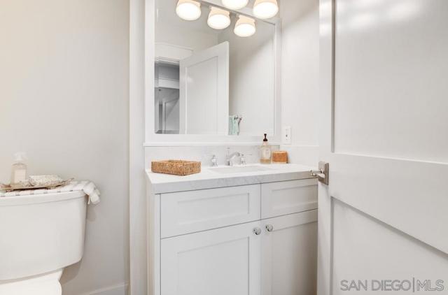 455 J Ave, Coronado CA: https://media.crmls.org/mediaz/5d64dc44-90e5-4c13-9c12-e6b63ae1d6e6.jpg