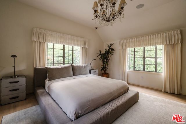 10950 Bellagio Road, Los Angeles CA: https://media.crmls.org/mediaz/5d64e3f0-2570-4376-8cfd-285c3005f338.jpg