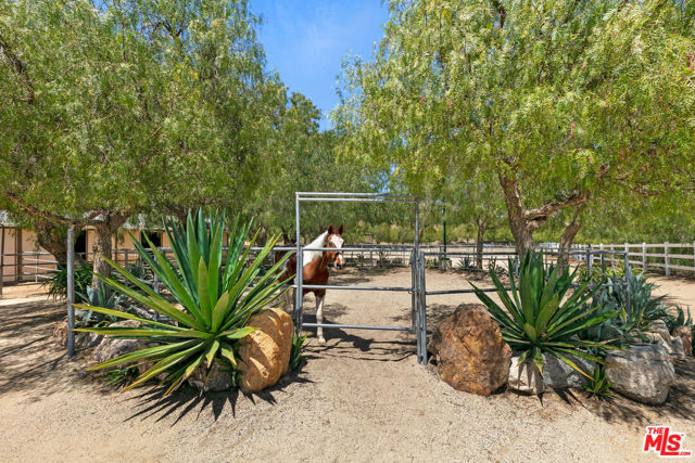 13418 Nightsky Drive, Camarillo CA: https://media.crmls.org/mediaz/5d64f4ca-2797-46ae-9f42-0ff0577bb7af.jpg