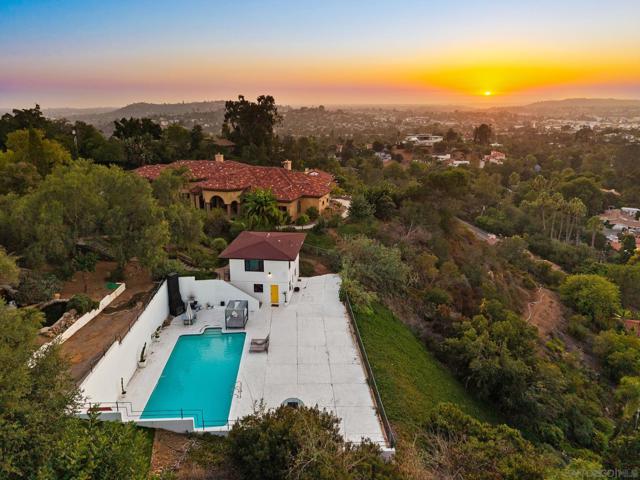 9586 Alto Dr, La Mesa CA: https://media.crmls.org/mediaz/5d65f1ac-1aff-45f5-9b56-b63912b6a73a.jpg
