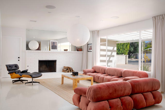 1022 E Mesquite Avenue, Palm Springs CA: https://media.crmls.org/mediaz/5d66adb6-d82a-442b-8998-db6fccd1fabf.jpg