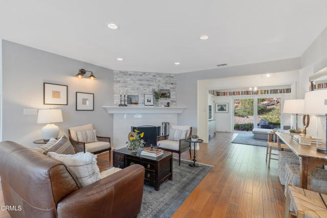 519 Paulette Place, La Canada Flintridge CA: https://media.crmls.org/mediaz/5d670699-0f90-498b-97e4-d3434c18a998.jpg