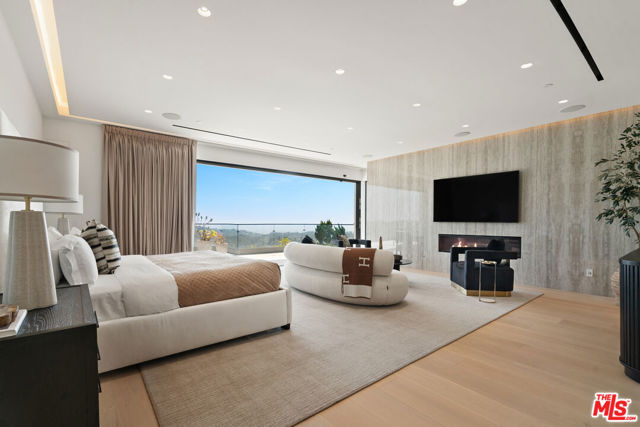 2180 Stradella Road, Los Angeles CA: https://media.crmls.org/mediaz/5d6707de-d987-4a8f-84c4-c7fd84e80bcf.jpg