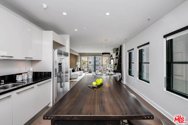 416 S Spring Street, Los Angeles CA: https://media.crmls.org/mediaz/5d67cd22-dc0c-4774-81a5-abb4ccd471e1.jpg