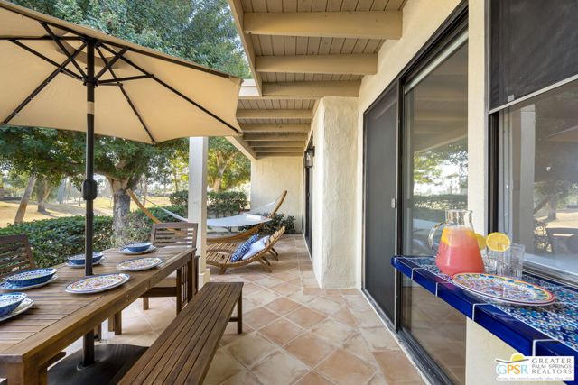 298 San Vicente Circle, Palm Desert CA: https://media.crmls.org/mediaz/5d69c415-aad4-4063-b94e-a0c920c39ed0.jpg