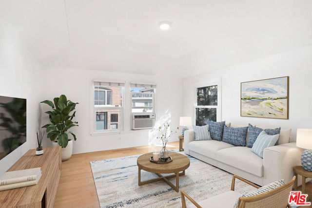 29 Brooks Avenue, Venice CA: https://media.crmls.org/mediaz/5d69d6ac-966b-4e5b-85ee-db764aa848da.jpg