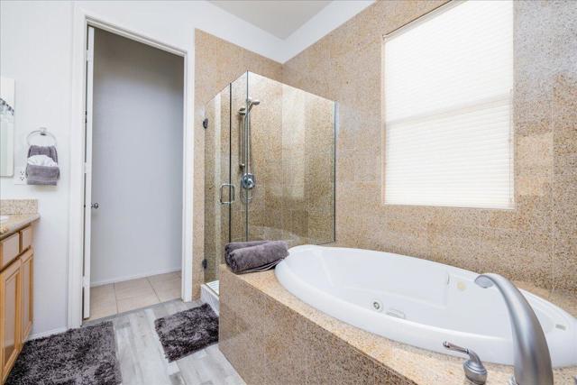 Image 22 of 61 For 49645 Redford Way