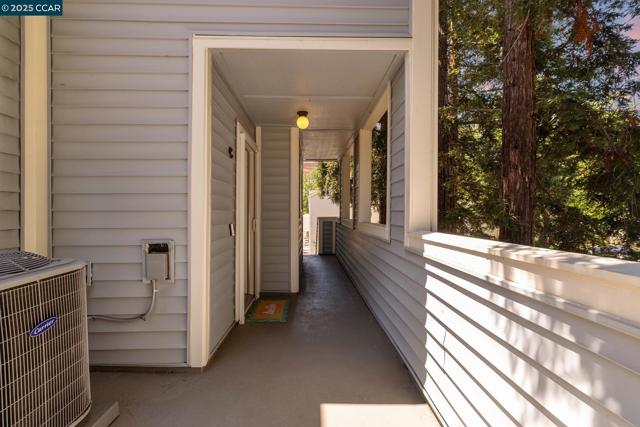 4540 Melody Dr, Concord CA: https://media.crmls.org/mediaz/5d6abd90-3f96-4e0c-8126-54557b48c1d4.jpg