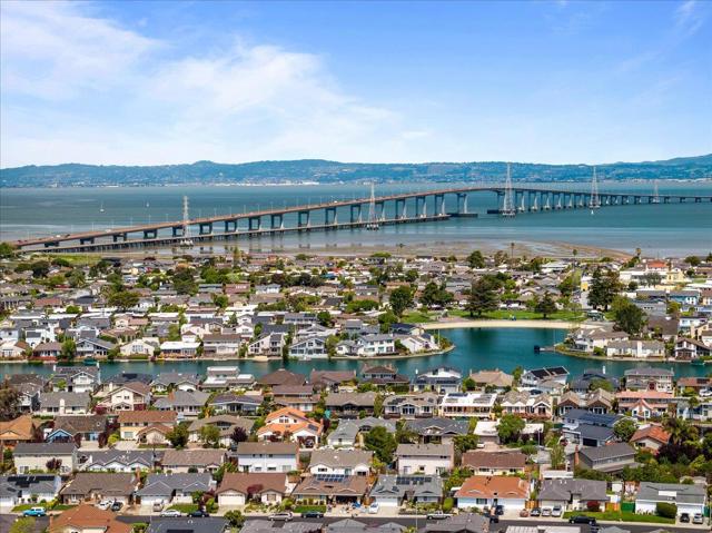 714 Comet Drive, Foster City CA: https://media.crmls.org/mediaz/5d6b49ea-a781-4296-ac05-366e7520d81a.jpg
