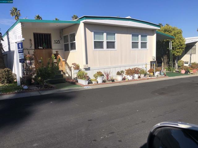 16401 San Pablo Ave, San Pablo CA: https://media.crmls.org/mediaz/5d6b5662-8e5c-4e98-96d0-e774be89c7af.jpg