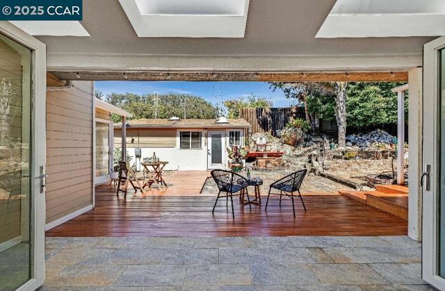 1034 Navellier St, El Cerrito CA: https://media.crmls.org/mediaz/5d6bc1ca-1453-49fd-a90c-86e52bd95ab5.jpg