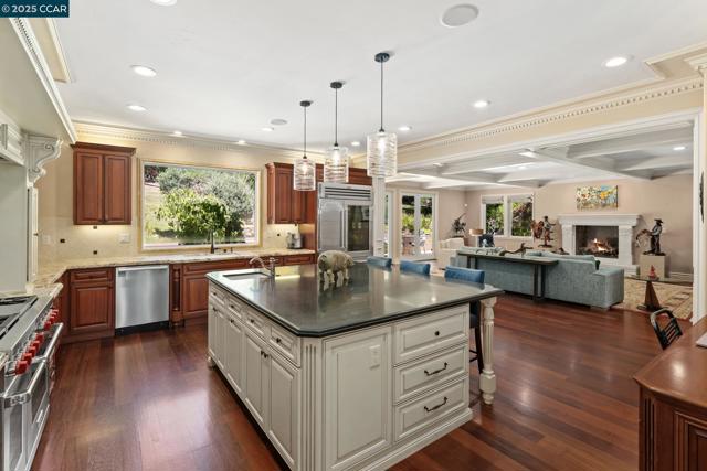 2540 Caballo Ranchero Dr, Diablo CA: https://media.crmls.org/mediaz/5d6c226f-57fc-4caf-ac85-78e250e736a2.jpg