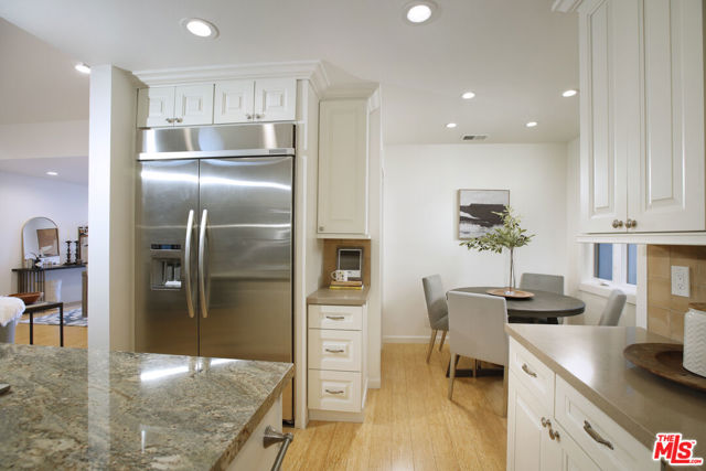 426 S Swall Drive, Beverly Hills CA: https://media.crmls.org/mediaz/5d6c549d-af59-4224-b7cc-a9878dfdc15f.jpg