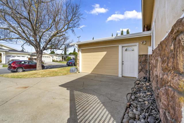 41235 Norman Court, Fremont CA: https://media.crmls.org/mediaz/5d6c5ed1-bcb8-45e0-b27a-71ec791898ab.jpg