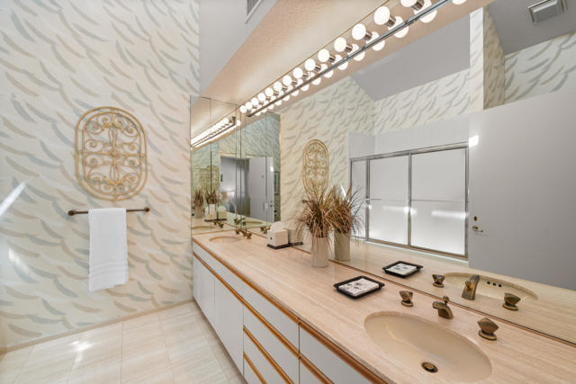212 S Kavenish Drive, Rancho Mirage CA: https://media.crmls.org/mediaz/5d6c803d-a1fe-4d50-97ac-84be6f937718.jpg