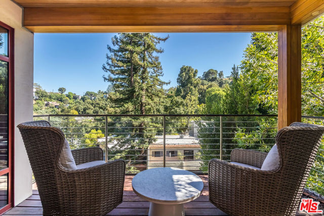 8783 Lookout Mountain Avenue, Los Angeles CA: https://media.crmls.org/mediaz/5d6c9988-85a8-4585-887c-674ac9eda087.jpg