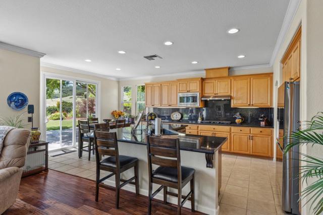 531 Via Vaquero Sur, San Juan Bautista CA: https://media.crmls.org/mediaz/5d6cbb16-c5e8-4cce-a9ee-50484517ce76.jpg