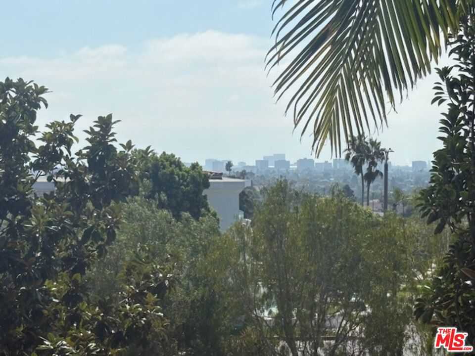 https://media.crmls.org/mediaz/5d6cf61d-f87d-408d-81ef-fc0f8959c5f5.jpg?preset=X-Large