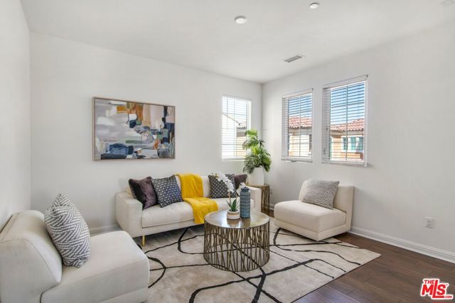 20659 W Beech Circle, Porter Ranch CA: https://media.crmls.org/mediaz/5d6d8d79-9e44-4f58-b361-dd05b0c3cd5a.jpg