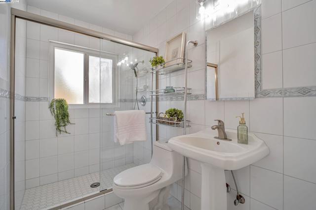 5232 Proctor Road, Castro Valley CA: https://media.crmls.org/mediaz/5d6db893-cba8-4227-8e54-d00f99cae304.jpg